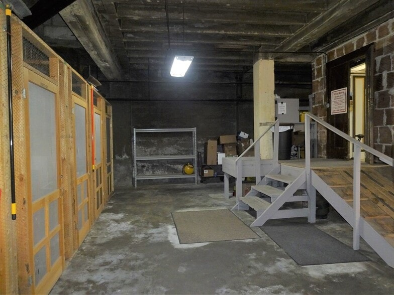 More Photos Of 201 N Penn Ave, Independence Office For Sale