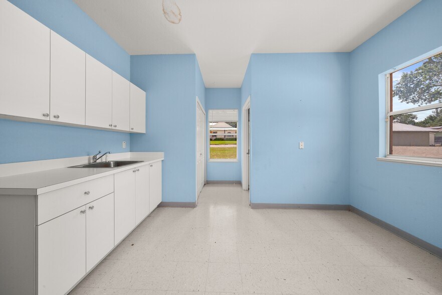 More Photos Of 401 W Interlake Blvd, Lake Placid Office For Sale