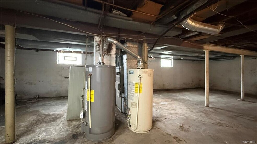 More Photos Of 1890 Linwood Ave, Niagara Falls Apartments For Sale