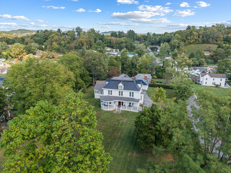 More Photos Of 639 Tower St, Tazewell Specialty For Sale