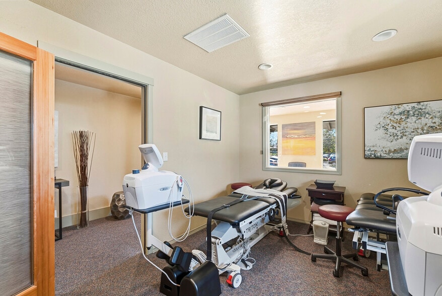 More Photos Of 9055 SW Beaverton Hillsdale Hwy, Portland Office For Lease