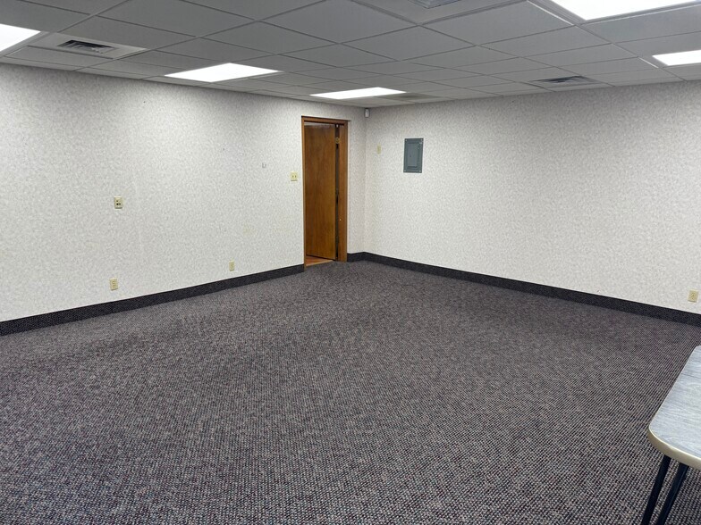 More Photos Of 1501 N Water St, Decatur Office For Sale