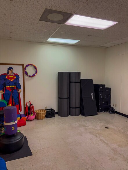 More Photos Of 111 Bowie St, De Kalb General Retail For Sale