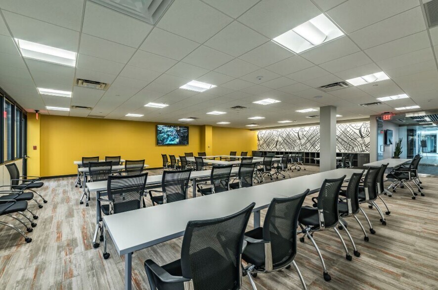 More Photos Of 2850 E Camelback Rd, Phoenix Unknown For Lease