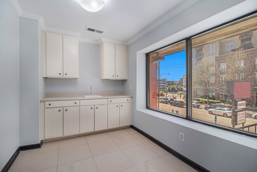 More Photos Of 324 E Paces Ferry Rd NE, Atlanta Storefront Retail Office For Sale