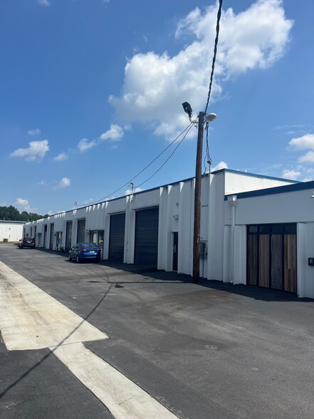 More Photos Of 4674 Clark Howell Hwy, College Park Warehouse For Lease
