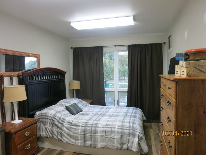 More Photos Of 7 Main St, Whitehall Marina For Sale