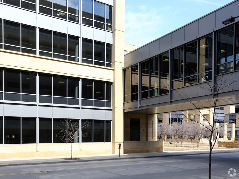 More Photos Of 1100 Locust St, Des Moines Office For Lease