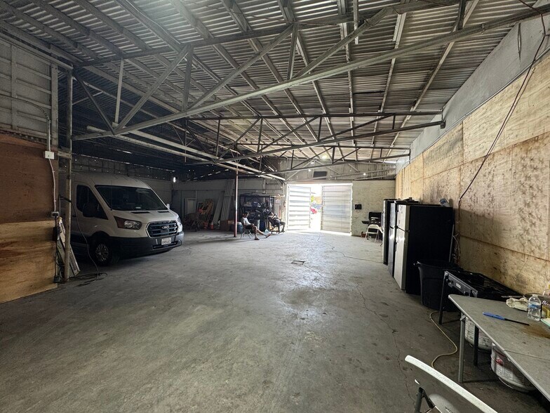 More Photos Of 263 S E St, San Bernardino Showroom For Lease