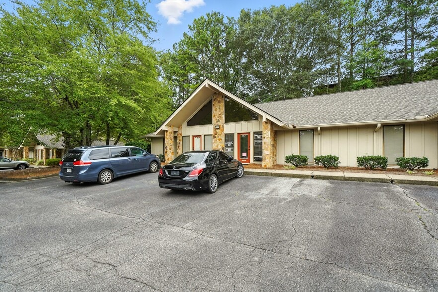 More Photos Of 11285 Elkins Rd, Roswell Office Residential For Sale