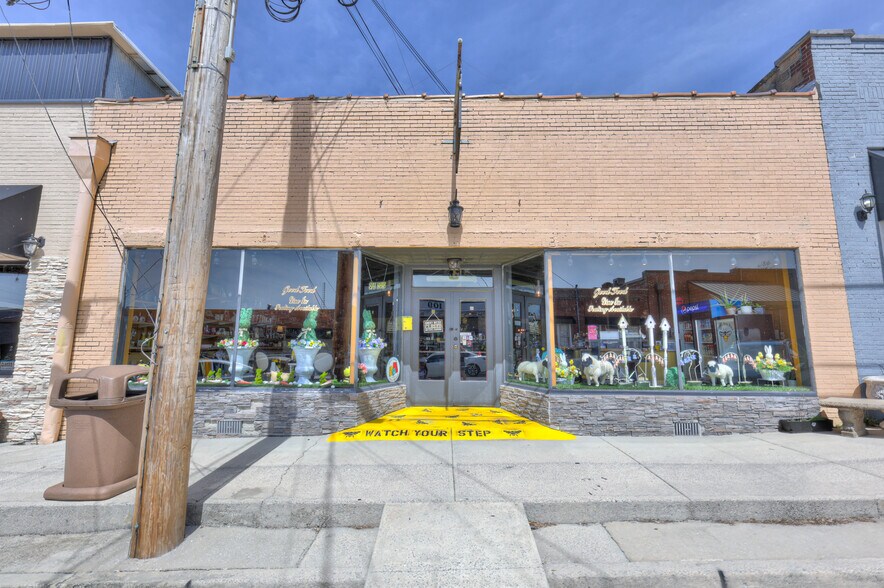 Primary Photo Of 108 W Walnut St, Smithville Restaurant For Sale