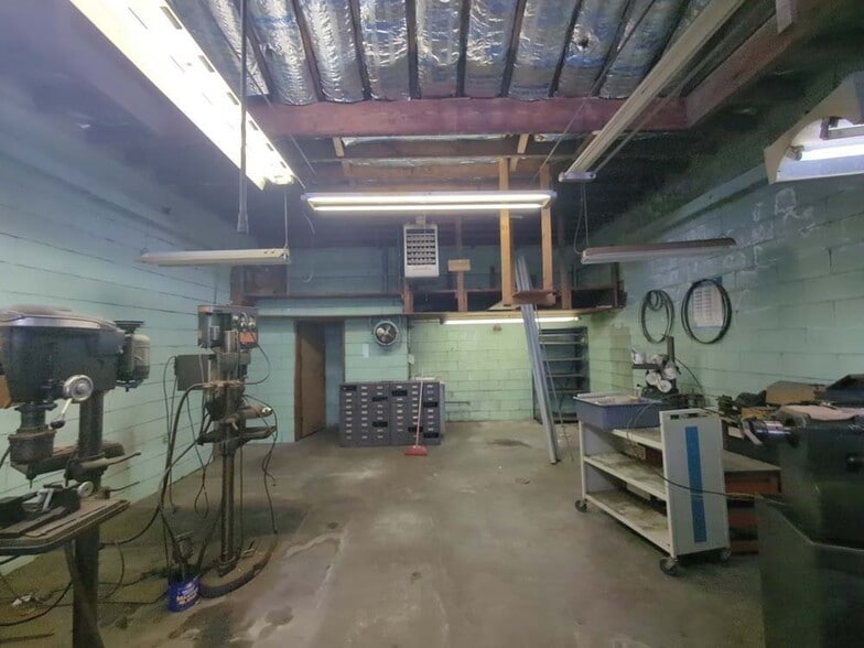 More Photos Of 702 Vesta St, Inglewood Manufacturing For Sale