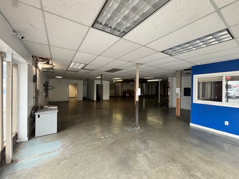More Photos Of 2618 Cherry Ave NE, Salem Industrial For Sale