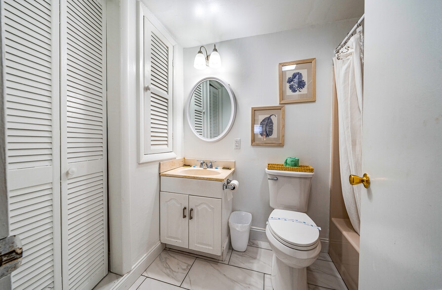 More Photos Of 617 E 8th St, Ocean City Hotel For Sale