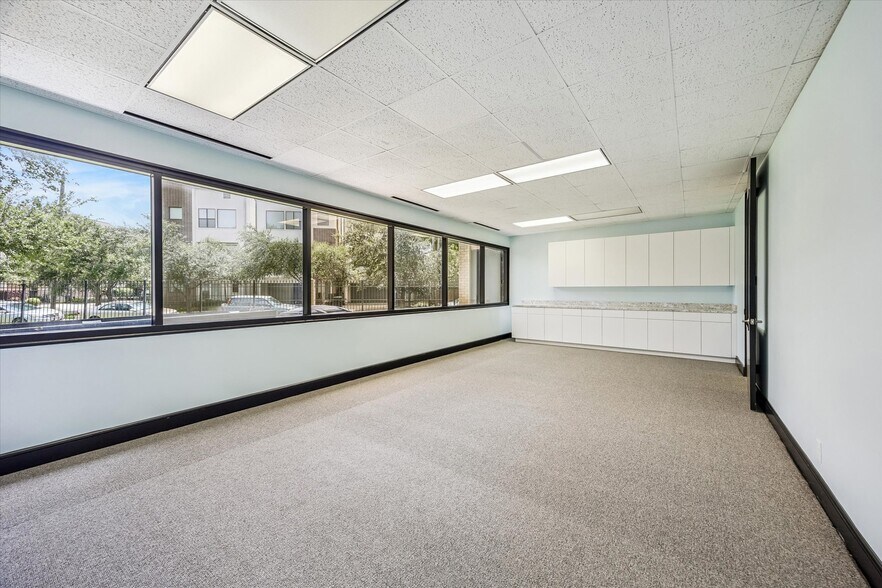 More Photos Of 4625 Lillian St, Houston Office For Lease