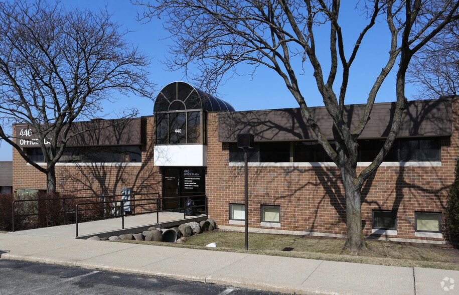 More Photos Of 440 Lake Cook Rd, Deerfield Light Distribution For Lease