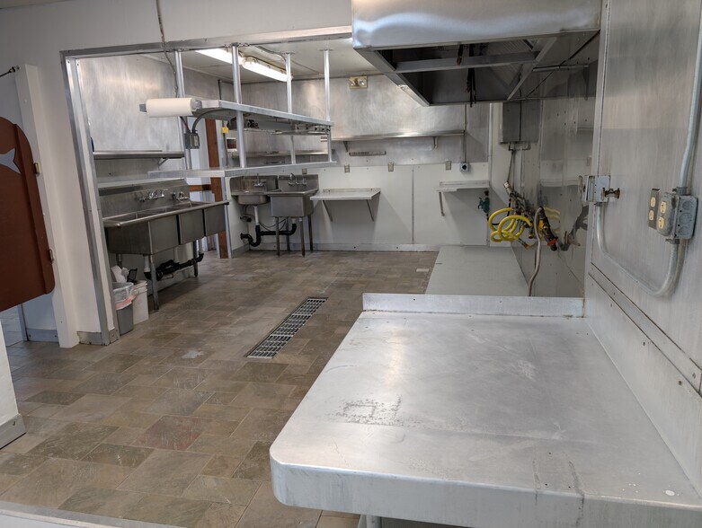 More Photos Of 306 Nordic dr, Petersburg Freestanding For Sale