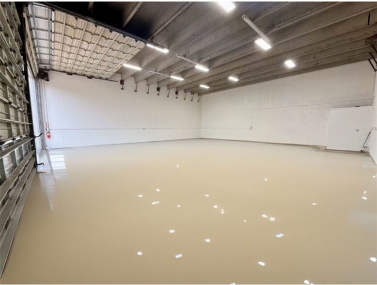 Primary Photo Of 14809 N 73rd St, Scottsdale Light Distribution For Sale