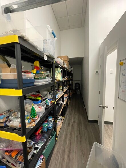 More Photos Of 2755 Tyrone Blvd, Saint Petersburg General Retail For Lease