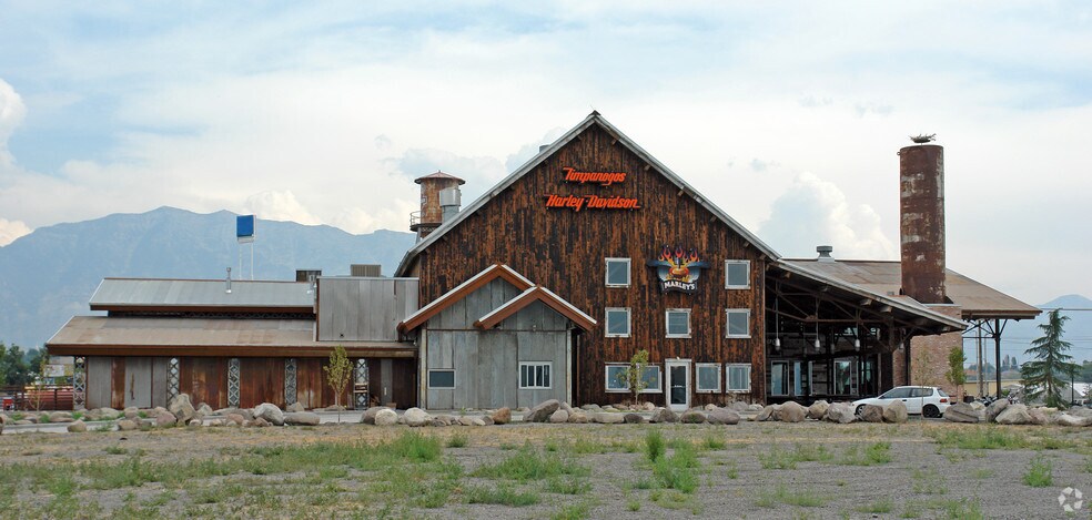 More Photos Of 555 S Geneva Rd, Lindon Freestanding For Sale