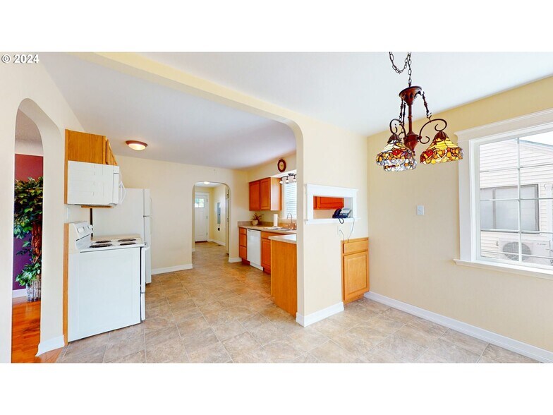 More Photos Of 905 Broadway St, Longview Specialty For Sale