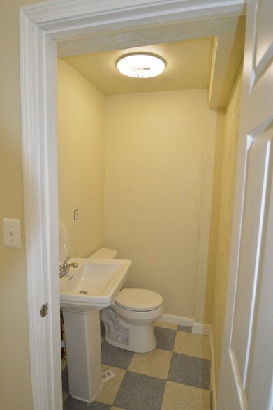 More Photos Of 567 Washington St, Brighton Storefront Retail Office For Lease