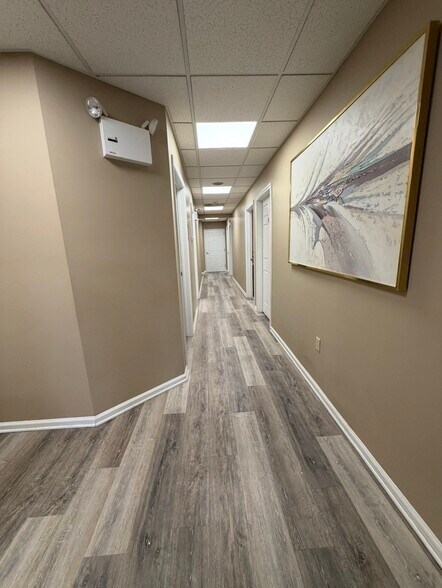 More Photos Of 66 Buck Rd, Southampton Medical For Lease