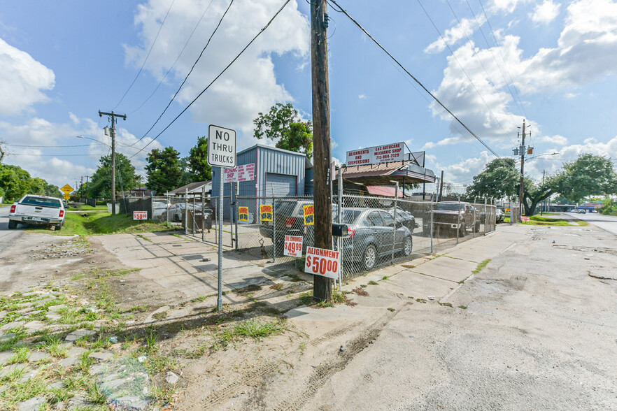 More Photos Of 2623 Berry Rd, Houston General Retail For Sale