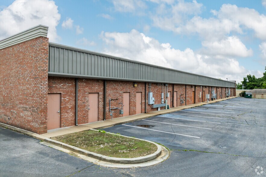 More Photos Of 5339 Elvis Presley Blvd, Memphis Storefront Retail Office For Lease