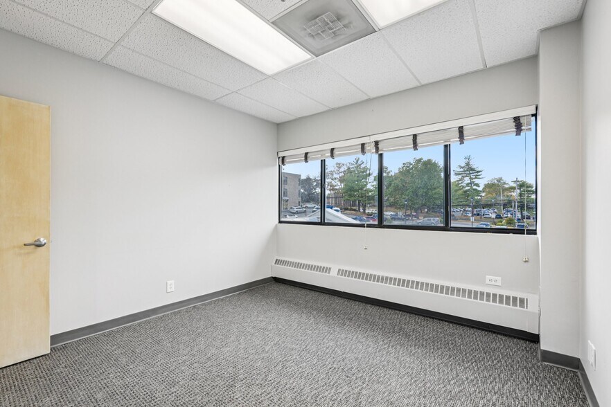 More Photos Of 970 N Broadway, Yonkers Medical For Lease