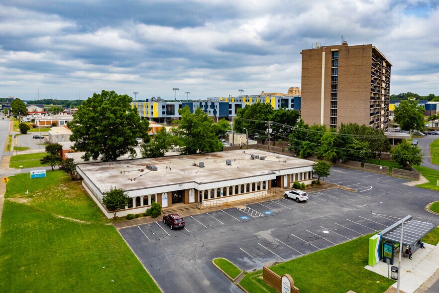 More Photos Of 324 W Pershing Blvd, North Little Rock Office For Sale