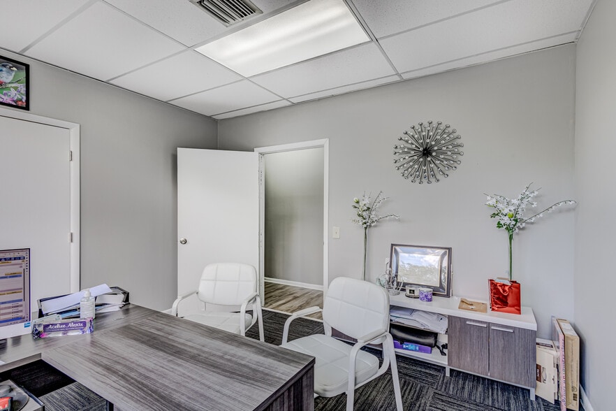 More Photos Of 6801 Lake Worth Rd, Greenacres Medical For Sale