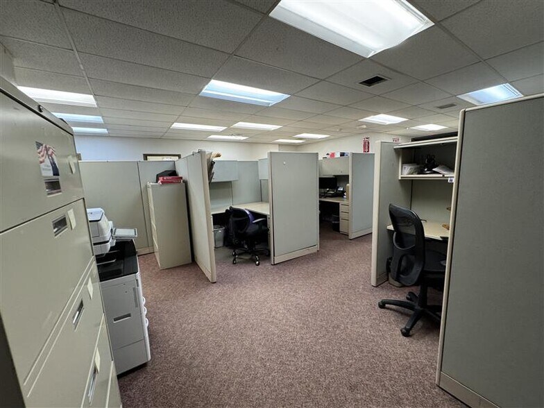 More Photos Of 2310 W Lexington Ave, Elkhart Office For Sale
