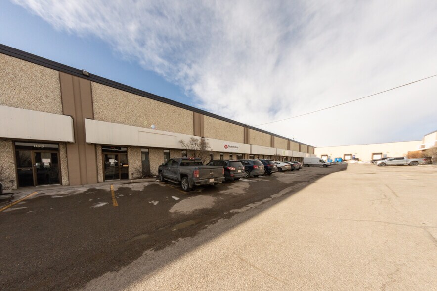 More Photos Of 1108 53rd Ave NE, Calgary Warehouse For Lease