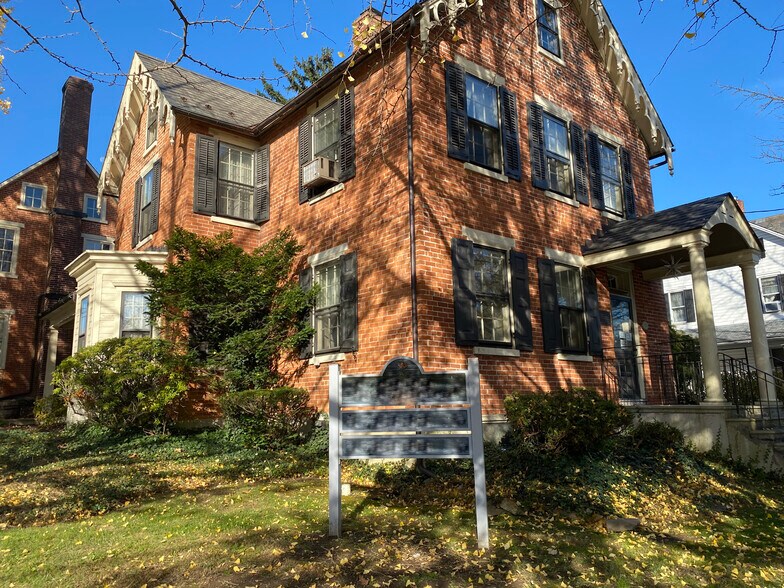 More Photos Of 201 N Main St, Nazareth Office For Lease