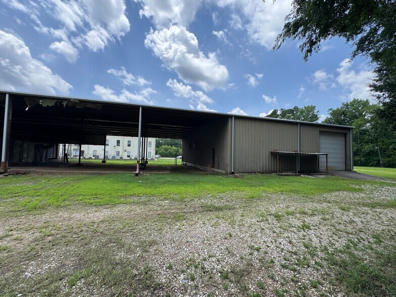 More Photos Of 1208 S Chestnut St, Lufkin Showroom For Sale