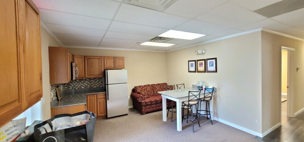 More Photos Of 24 Main St, Centerbrook Loft Creative Space For Lease