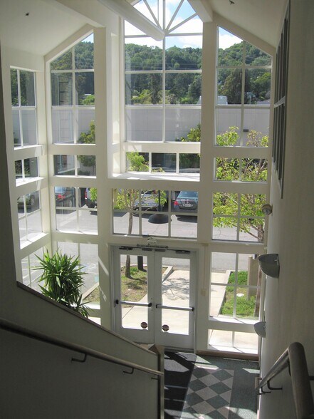 More Photos Of 100 Meadowcreek Dr, Corte Madera Loft Creative Space For Lease