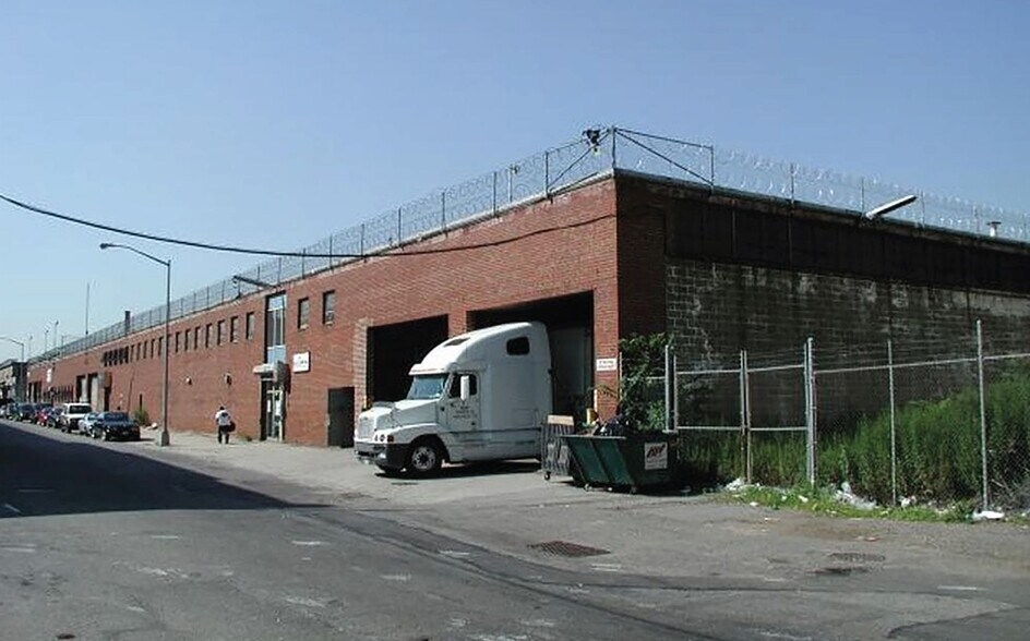More Photos Of 30-10-30-30 Review Ave, Long Island City Distribution For Lease