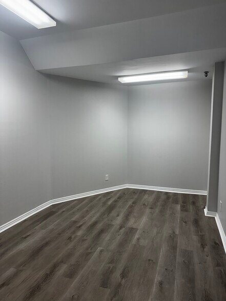 More Photos Of 9414-9488 Union Sq, Sandy Unknown For Lease