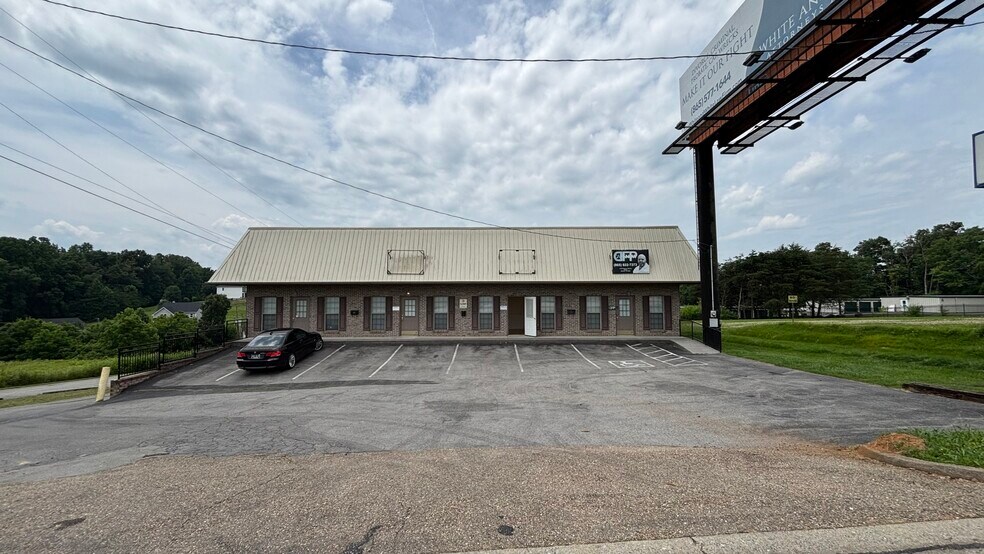 Primary Photo Of 11729 Chapman Hwy, Seymour Medical For Lease