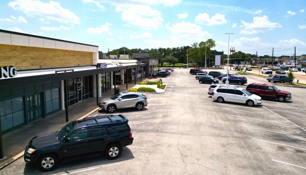 More Photos Of 5400-6810 Bellaire Blvd, Bellaire Unknown For Lease