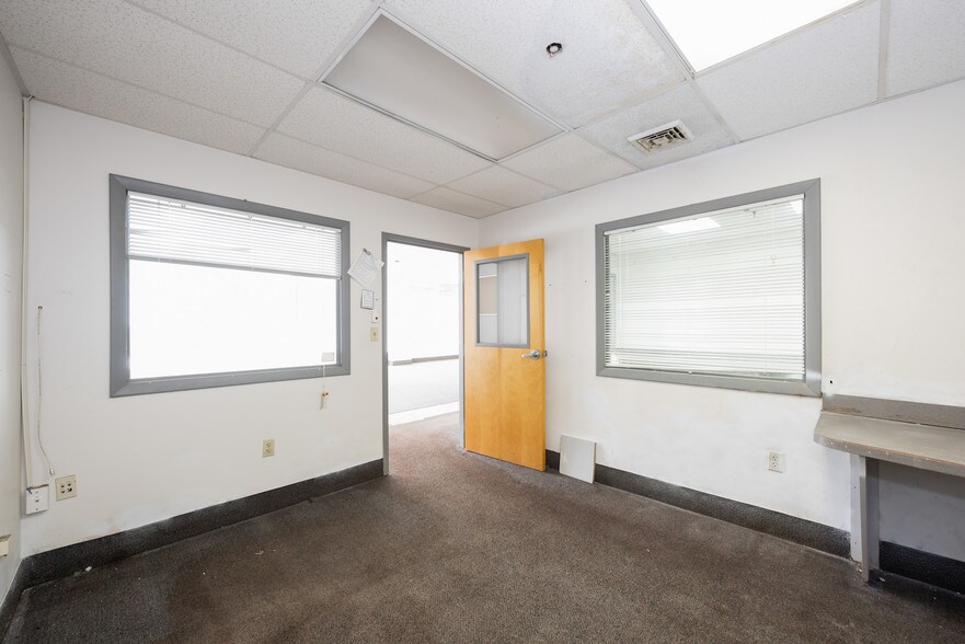 More Photos Of 341 Centre St, Jamaica Plain Freestanding For Lease