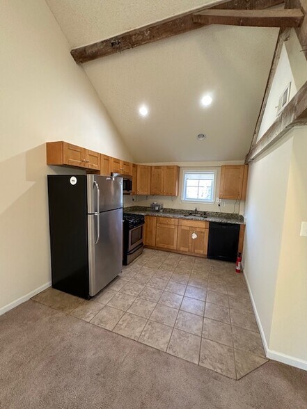 More Photos Of 19 N Bridge St, Round Hill Apartments For Sale