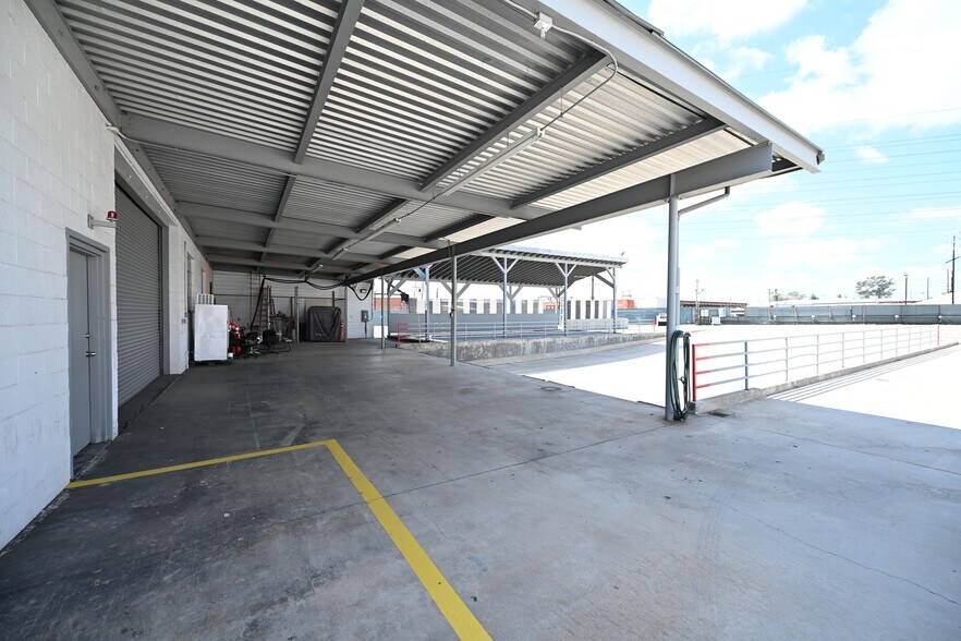 More Photos Of 7255 Radford Ave, North Hollywood Warehouse For Lease