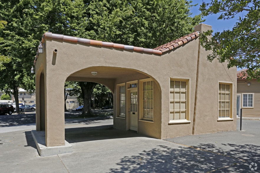 More Photos Of 2301 F St, Sacramento Freestanding For Sale