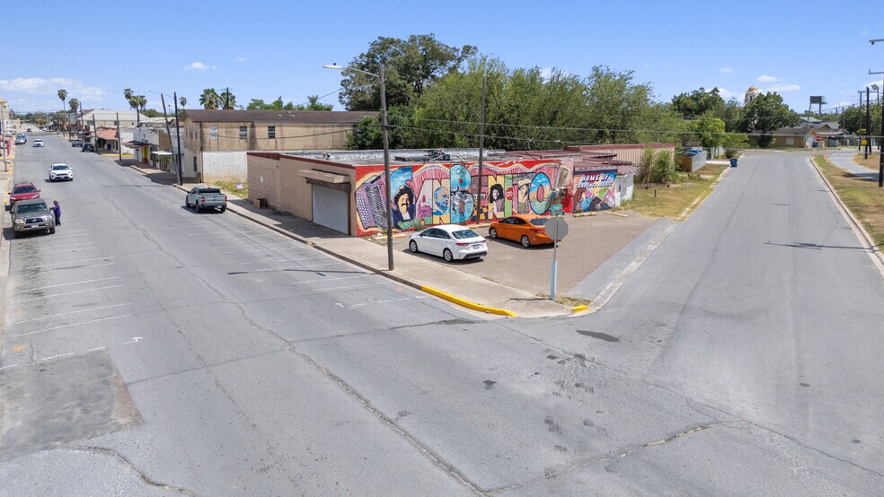 More Photos Of 375 W Robertson St, San Benito Light Manufacturing For Sale