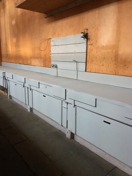 More Photos Of 9820 1/2 Belmont St, Bellflower Office For Lease