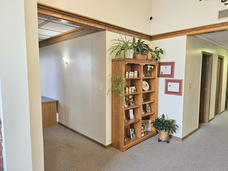 More Photos Of 662 New Castle Rd, Butler Office For Sale