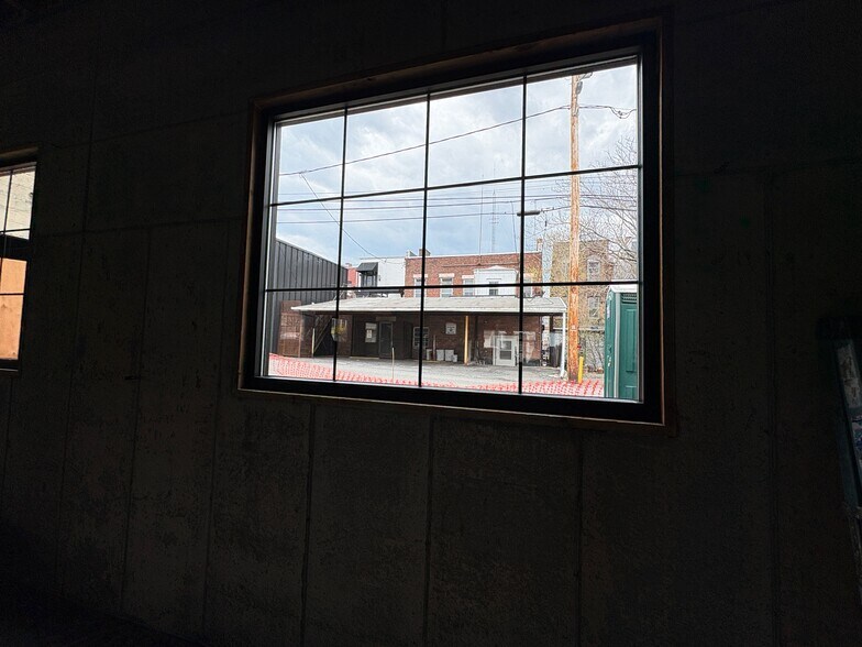 More Photos Of 517-519 Columbia St, Hudson Showroom For Sale